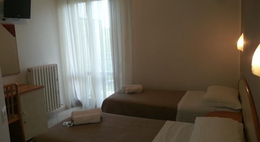 רימיני Hotel Prestige מראה חיצוני תמונה
