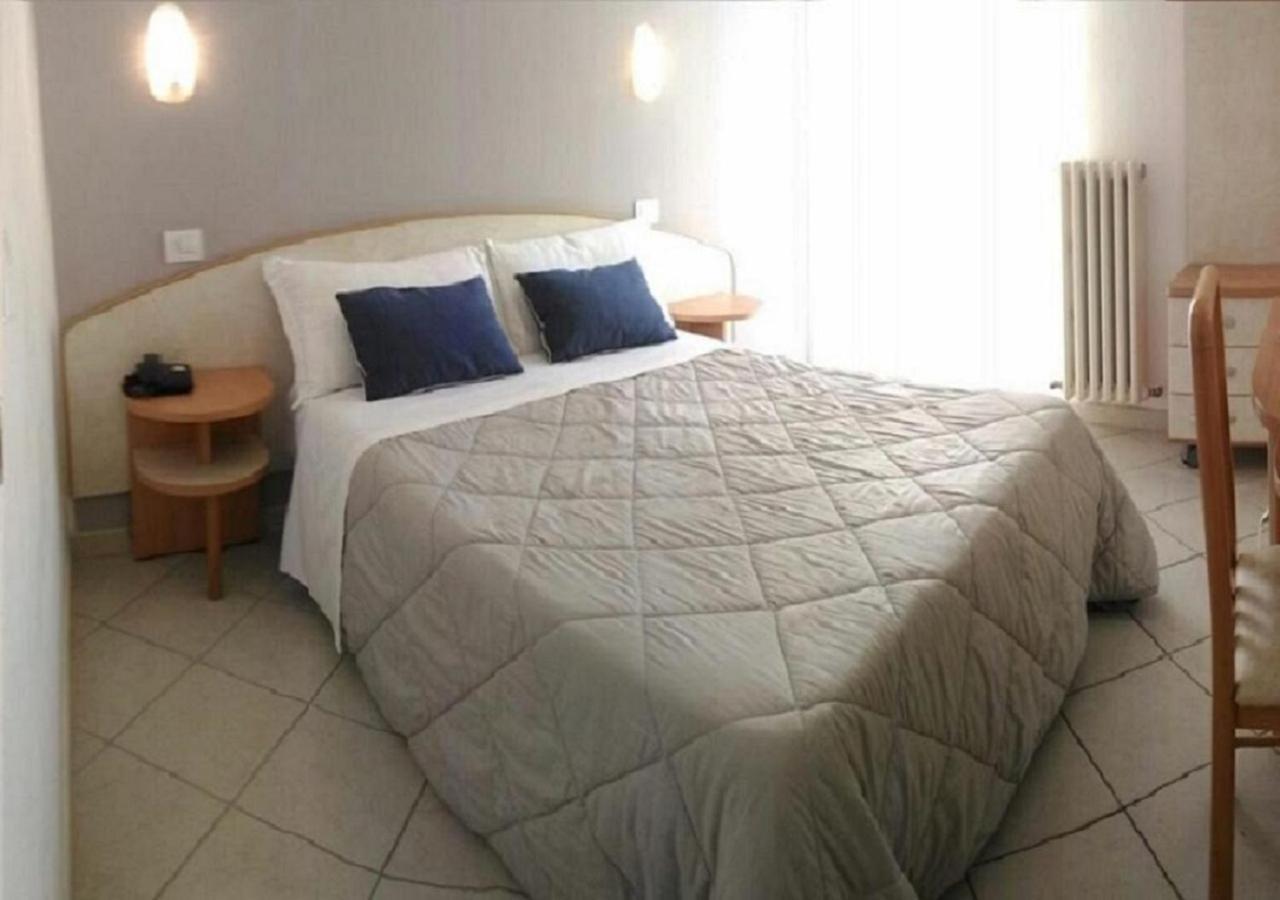 רימיני Hotel Prestige מראה חיצוני תמונה